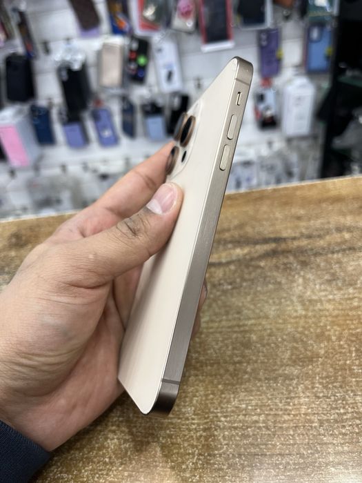 iPhone XR в корпусе iPhone 16 Pro