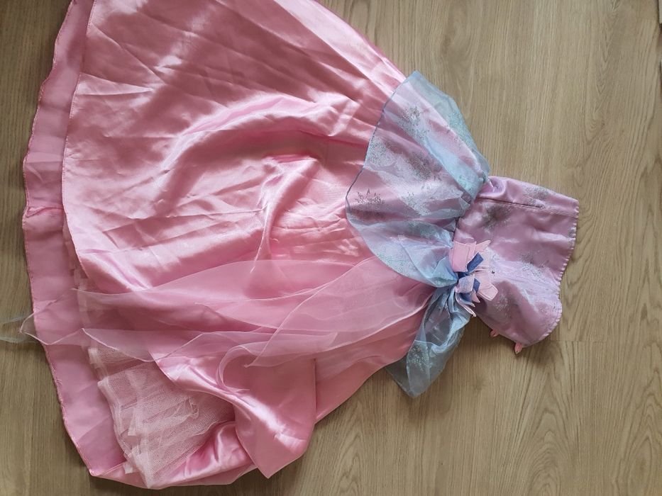 Vând rochita printesa