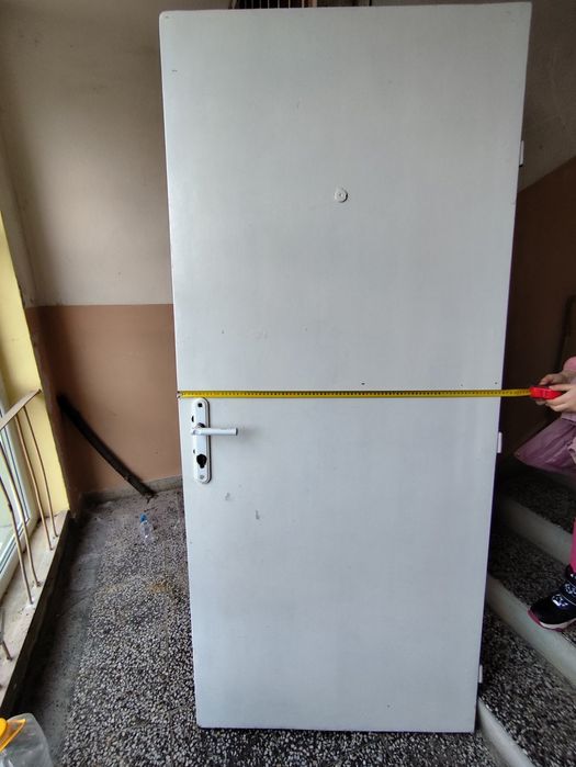 Дървена входна врата