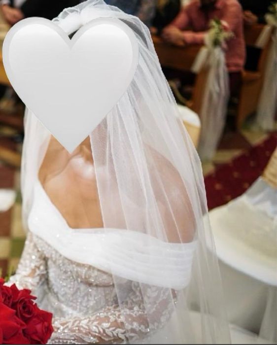 Rochie de mireasa croiala A-line stralucire discreta si un aer couture