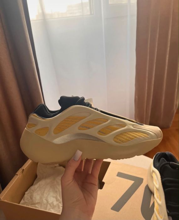 Yeezy 700 v3 Safflower
