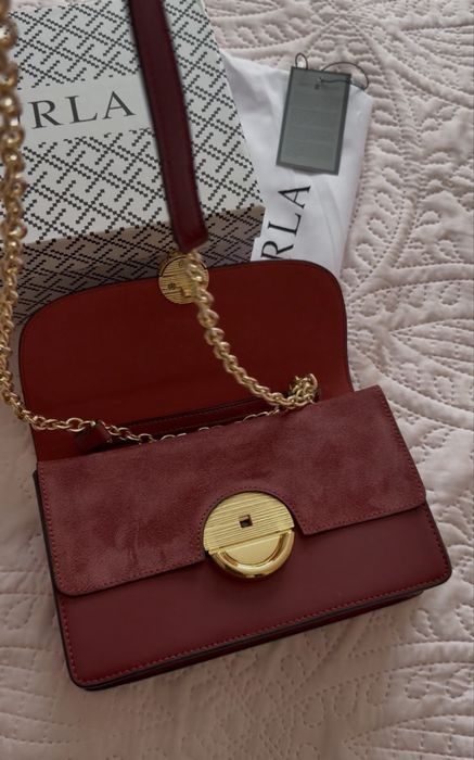 Нова дамска чанта Furla цвят бордо