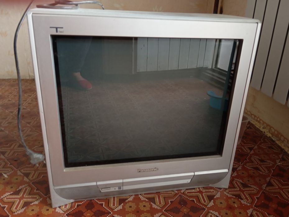 Продам на запчасти машинку и  телевизор