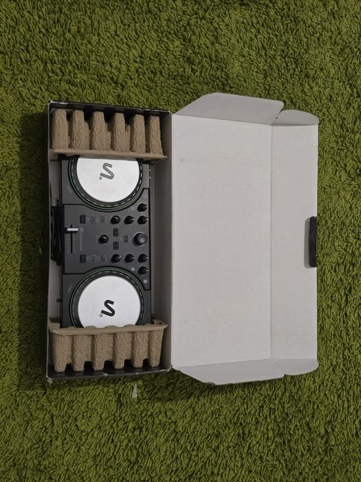 DJ-контроллеp The Next Beat by Tiësto.