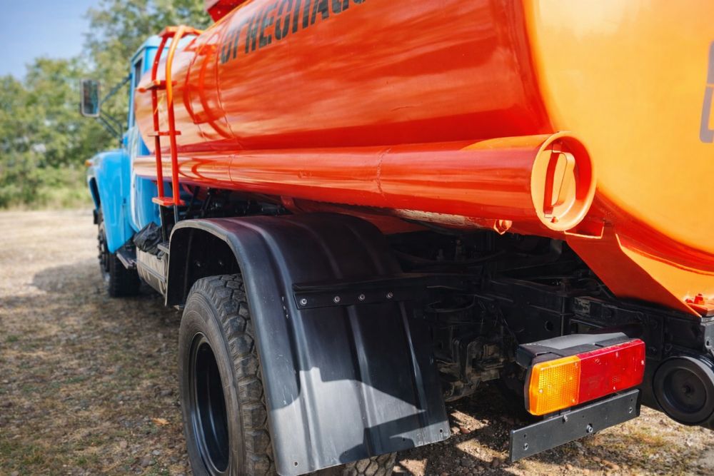 Продаётся бензовоз ЗиЛ