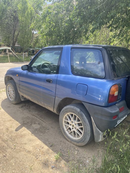 Машина Toyota Rav 4