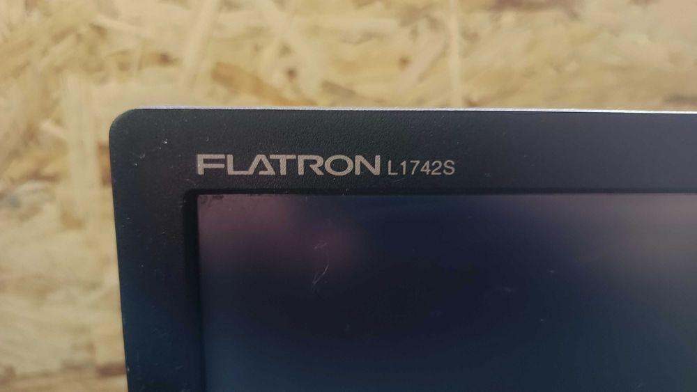 Мониторы LG FLATRON L1742S/L1734S 2 шт.