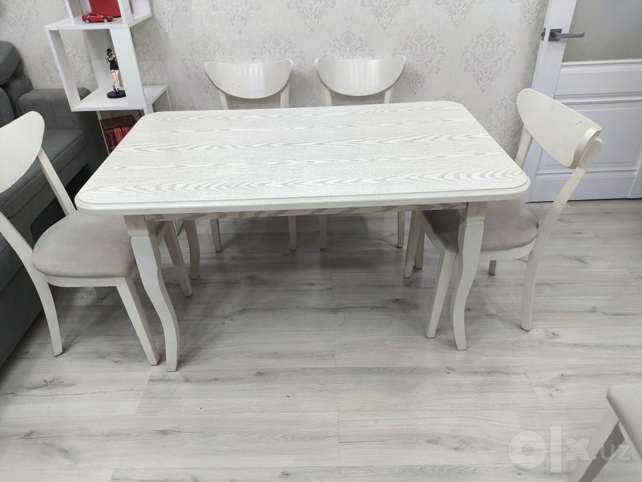 Стол со стульями