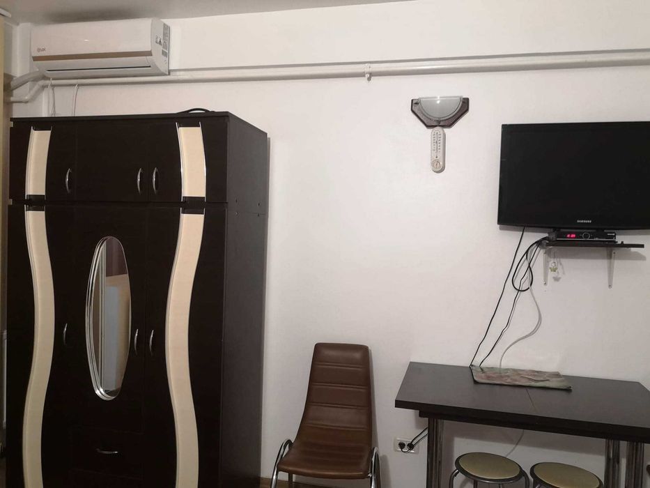 Vand garsoniera complet utilată și mobilată