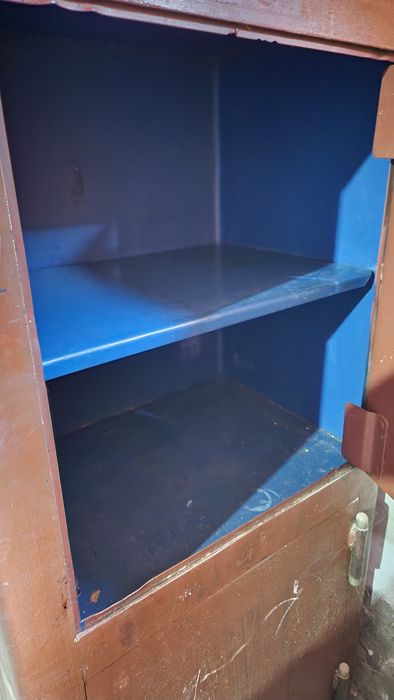 Продается железны Сейф