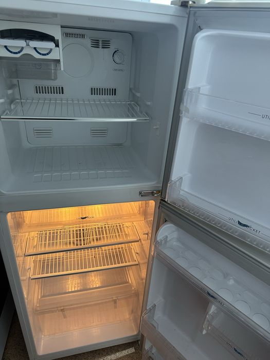 Продается холодильник SAMSUNG очень хорошее состояние