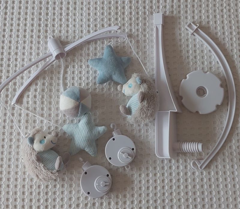 Музикална играчка над кошара