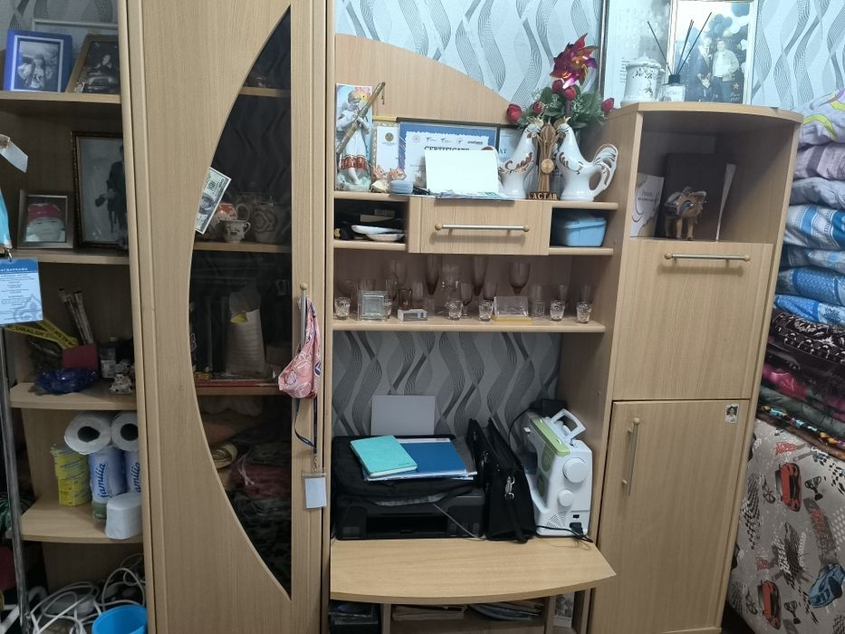 Продаю стенку,бежевый цвет