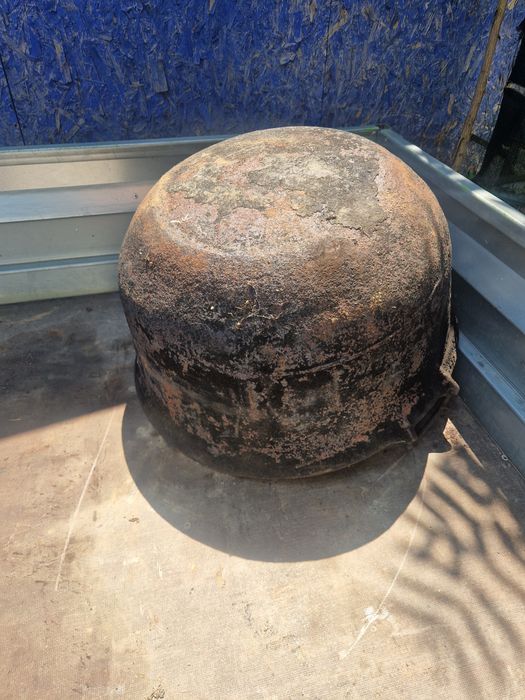 Vand 2 tuciuri si o paine in Ţast.