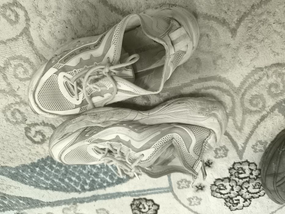 Кроссовки женские