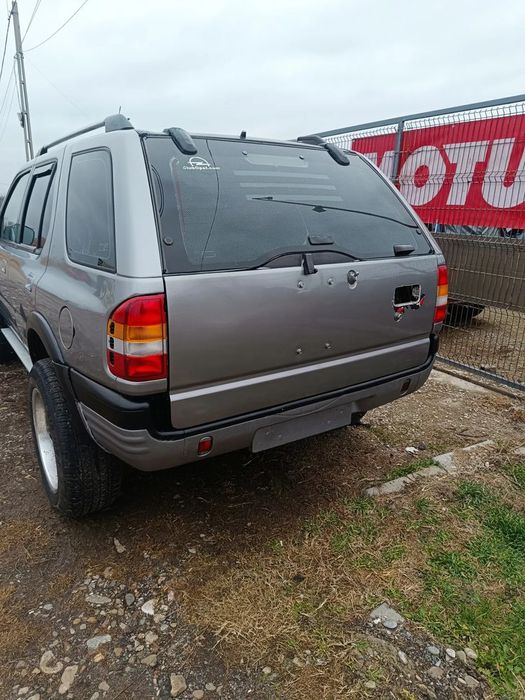 Dezmembrez Opel frontera b 2.2dth