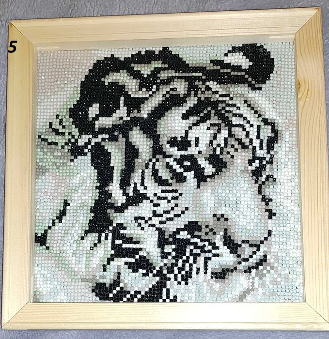 Диамантени гоблени готови ,ръчно изработени с рамка.