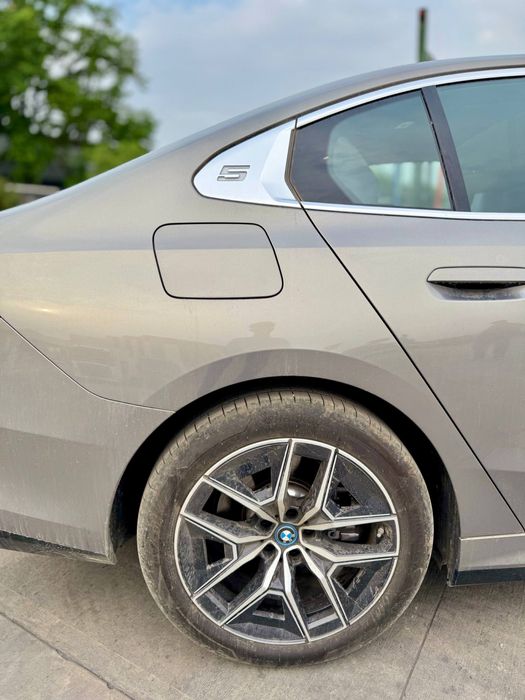 BMW i5 35L M-Sport 2025 yil