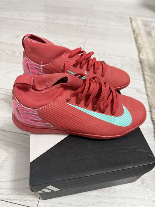Ghete de fotbal,marimea 38,5