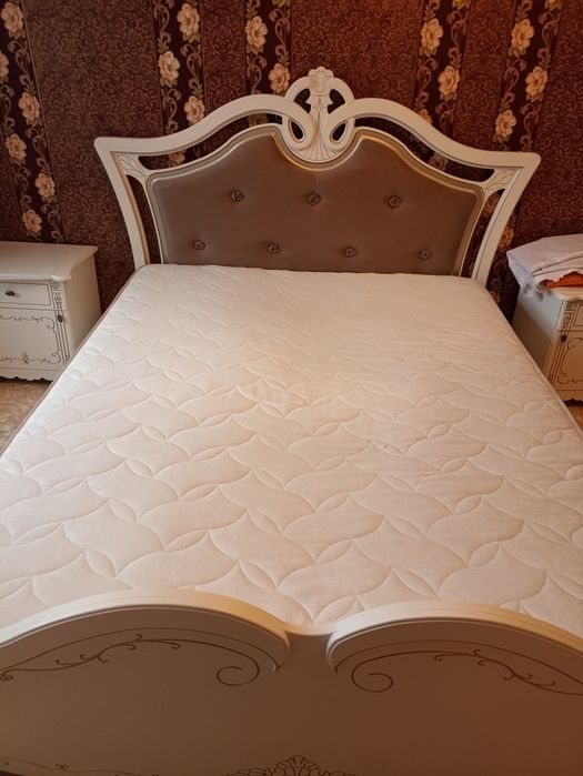 Продаю спальный гарнитур