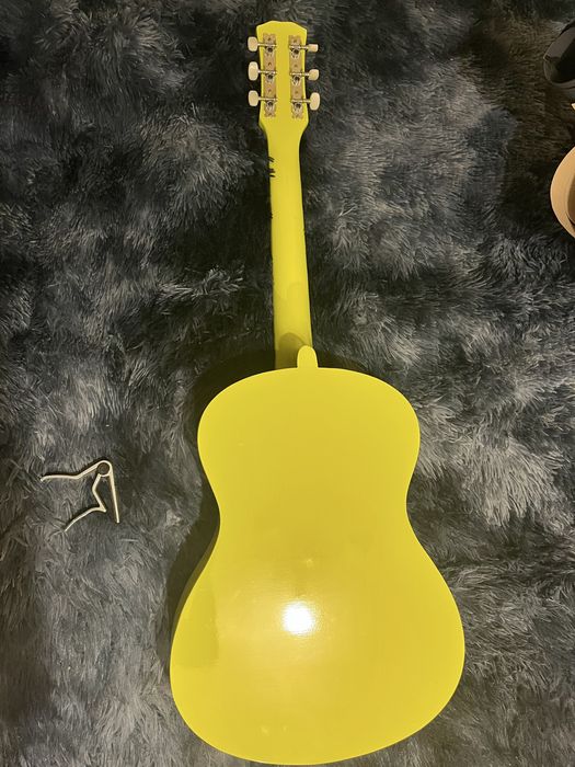 Продаю яркую Гитару