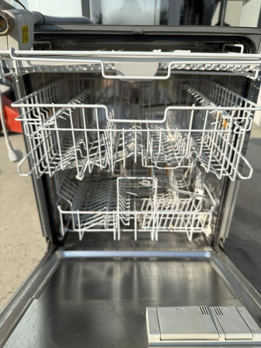 Съдомиялна за пълно вграждане Миеле