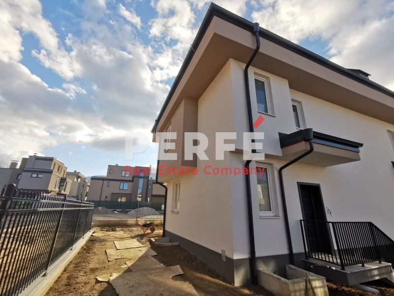 Продава се Къща в София, Кръстова вада - 200 кв.м за 2725 €/кв.м - Снимка #1