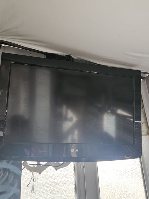 Продам телевизоротлично работает лж рабочий не смарт