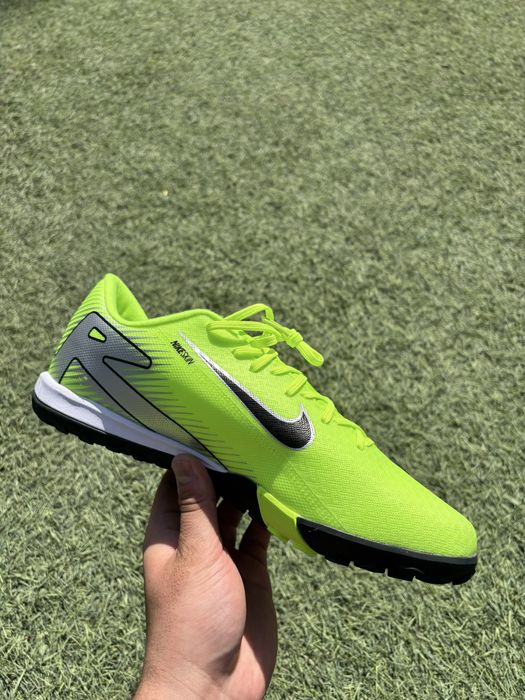 Футбольные бутсы