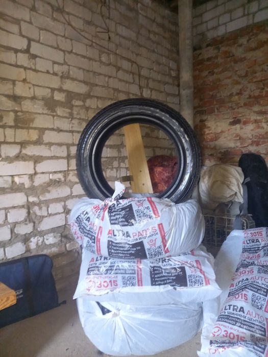 Продам комплект зимней резины, проктически новый.