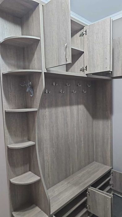 Прихожая б/у в отличном состоянии