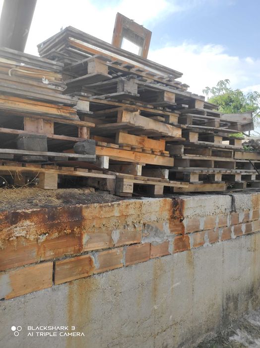 Дърва за огрев и палета