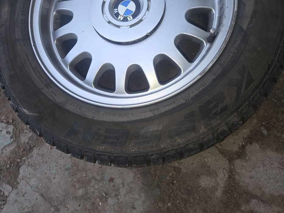 Продаются шины и диски на бмв R16