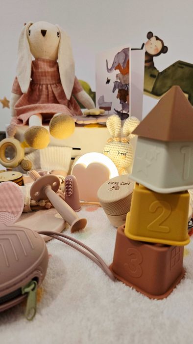 Baby box complet • Jucarii + ingrijire + decor