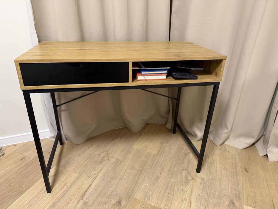 Бюро JYSK модел TRAPPEDAL (95x48 см) – отлично състояние