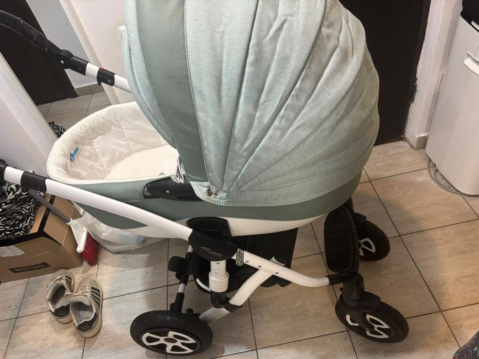 Cărucior bebe  aproape nou