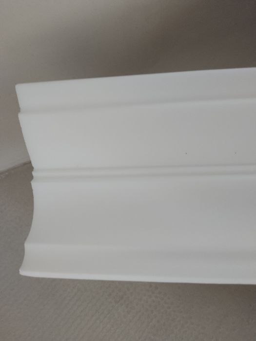 Продам плинтус потолочный