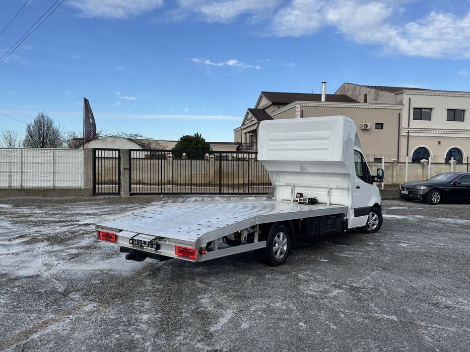 Mercedes Sprinter platforma trailer slep