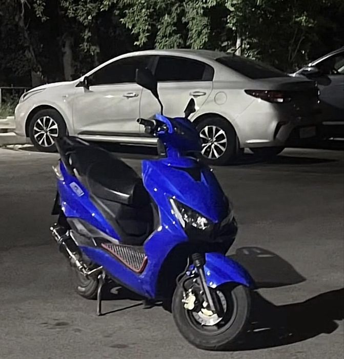 Продам скутер м8 про