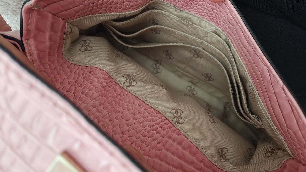 Дамска чанта Guess