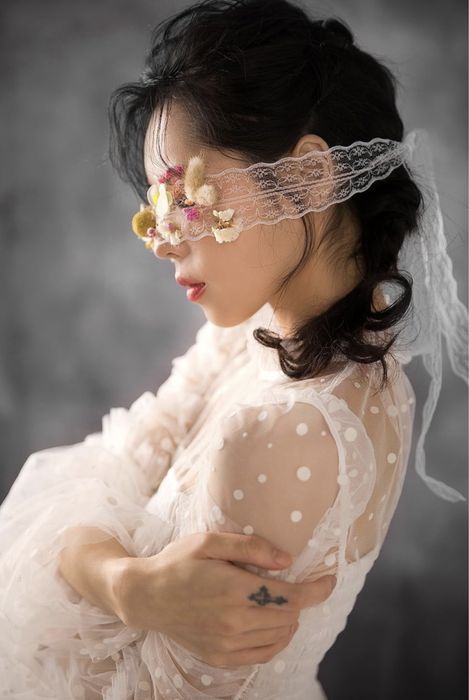 Фотографски фон. фото. фон. сив. син. видео. трипод. портрет. софтбокс