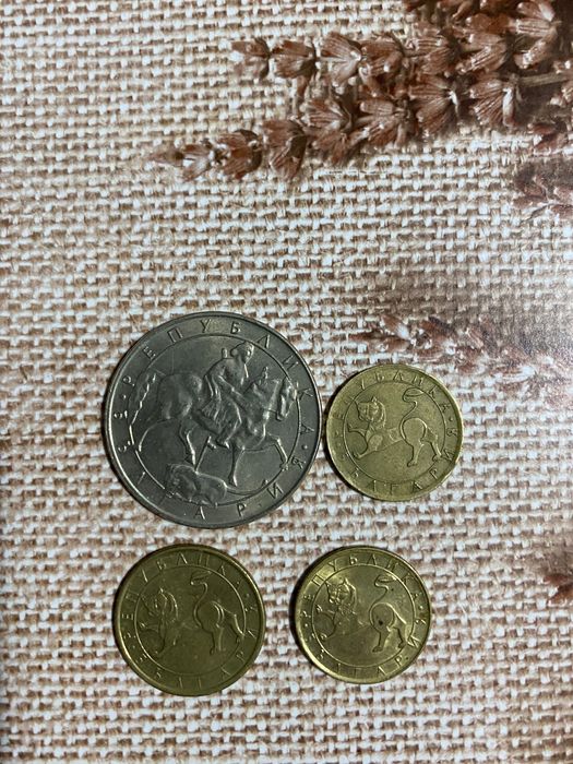 Продавам стари монети