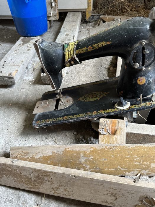 Швейная машина Продам