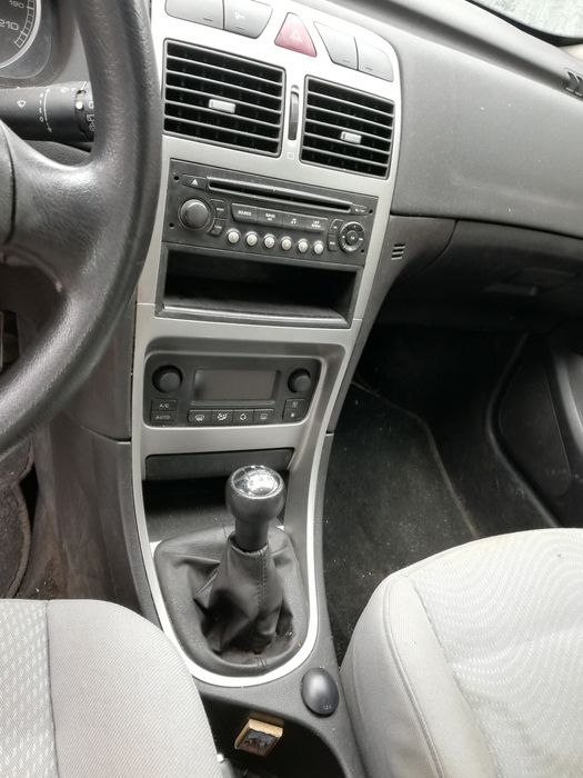 Пежо 307  2 броя на части 2002 1.6 HDI 109коня и 2.0hdi 90коня и 110ко