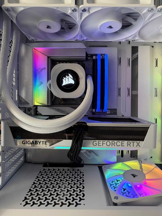 PC Ryzen™ 7 9800X3D/B650E Stealth/RTX 5070/32GB/750W Gold/Garantie/TVA