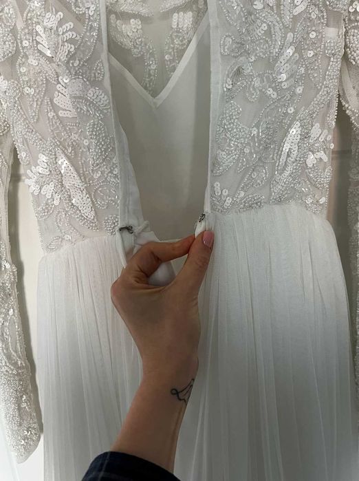 Rochia de mireasa ASOS Bridal xs, cu margele si spate deschis