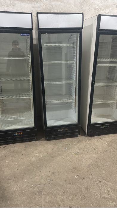 Холодильник охлождает отлчино