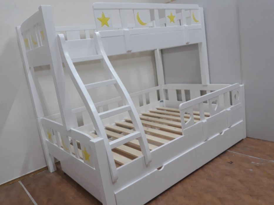 TRANSPORT GRATUIT.Pat etajat din lemn masiv cod 3213