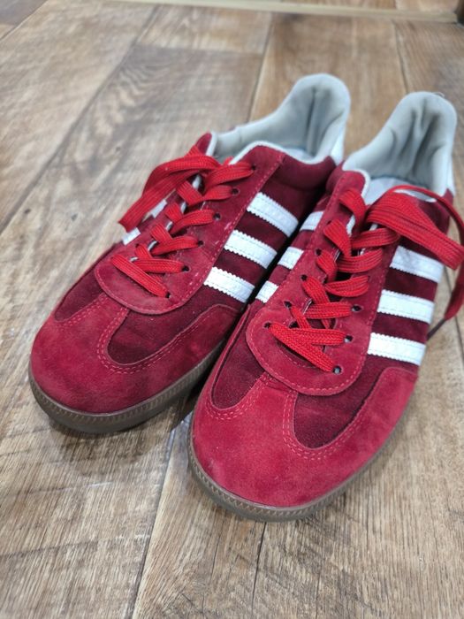 Красные Адидас размер 42-почти новые