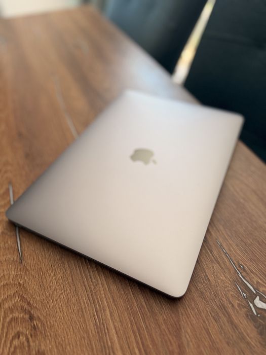 Като НОВ Macbook Pro Mid 2017